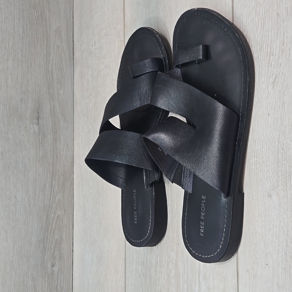 Free People Women Abilene Loop Toe Leather Boho Sandals Flats Shoes Sz 39/8.5-9 - Picture 3 of 12